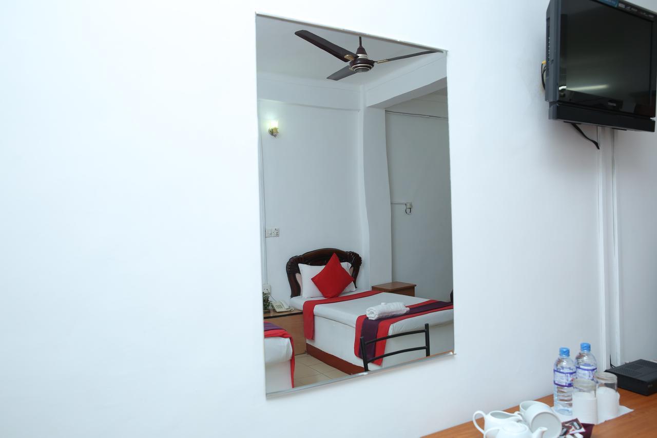Hotel Nelly Vavuniya Exterior photo
